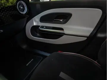 MERCEDES-BENZ CLA 350 4M AMG-Sport LED Cam Pano AHK …
