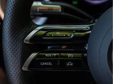 MERCEDES-BENZ CLA 350 4M AMG-Sport LED Cam Pano AHK …