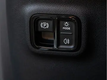 MERCEDES-BENZ CLA 350 4M AMG-Sport LED Cam Pano AHK …
