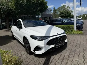MERCEDES-BENZ CLA 350 4MATIC mit EQ Technologie AMG Line