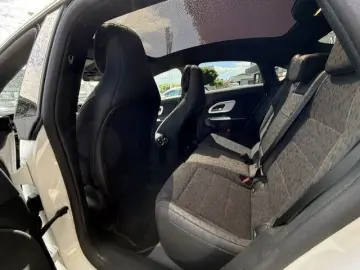 MERCEDES-BENZ CLA 350 4MATIC mit EQ Technologie AMG Line