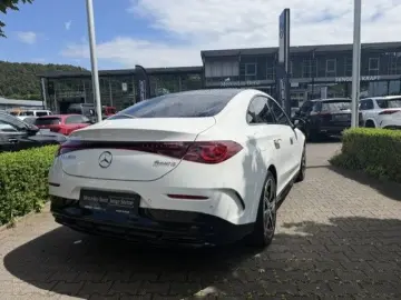 MERCEDES-BENZ CLA 350 4MATIC mit EQ Technologie AMG Line