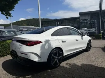 MERCEDES-BENZ CLA 350 4MATIC mit EQ Technologie AMG Line