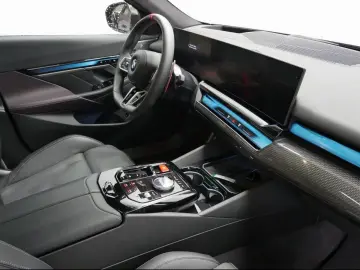 BMW M5 Touring INDIVIDUAL CARBON PANO B&W SOUND