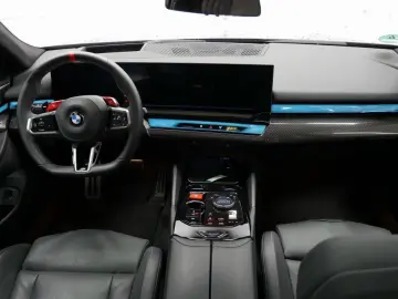 BMW M5 Touring INDIVIDUAL CARBON PANO B&W SOUND