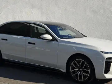 BMW i7 eDrive50 M SPORT KRISTAL KAMERA ACC ICONIC