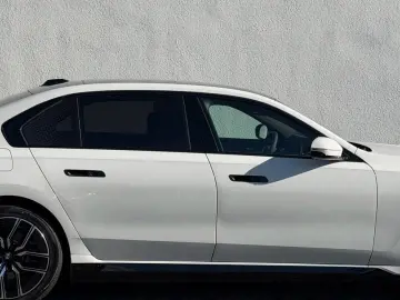 BMW i7 eDrive50 M SPORT KRISTAL KAMERA ACC ICONIC