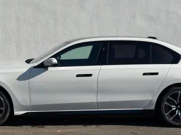 BMW i7 eDrive50 M SPORT KRISTAL KAMERA ACC ICONIC