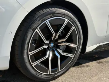 BMW i7 eDrive50 M SPORT KRISTAL KAMERA ACC ICONIC