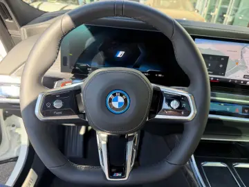 BMW i7 eDrive50 M SPORT KRISTAL KAMERA ACC ICONIC
