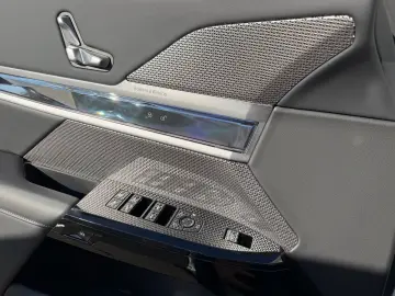BMW i7 eDrive50 M SPORT KRISTAL KAMERA ACC ICONIC