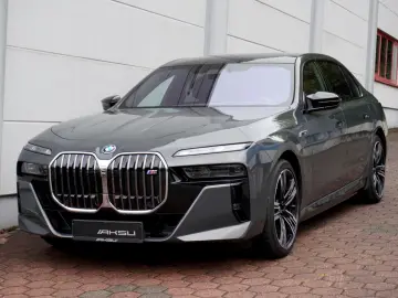 BMW i7 M70 CINEMA B&W SKY LOUNGE INDIVIDUAL EXECUTIV