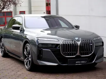 BMW i7 M70 CINEMA B&W SKY LOUNGE INDIVIDUAL EXECUTIV