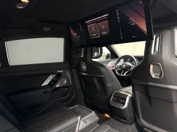 BMW i7 M70 CINEMA B&W SKY LOUNGE INDIVIDUAL EXECUTIV