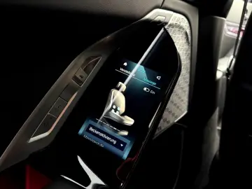 BMW i7 M70 CINEMA B&W SKY LOUNGE INDIVIDUAL EXECUTIV