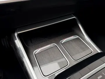 BMW i7 M70 CINEMA B&W SKY LOUNGE INDIVIDUAL EXECUTIV