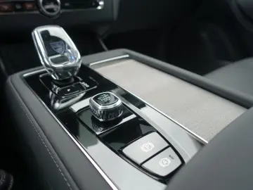 VOLVO XC90 Ultra T8 AWD Plug-in Hybrid B&W FourC Pano