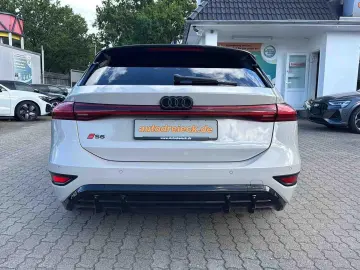 AUDI S6 e-tron Avant edition one beige PANO S-SITZE
