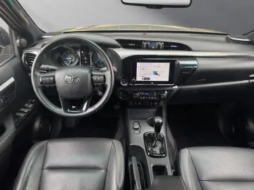 TOYOTA Hilux 2.8 D-4D Double Cab Invincible 4x4