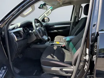 TOYOTA Hilux 2.4 D Double Cab Comfort AT  Navi CAM SHZ