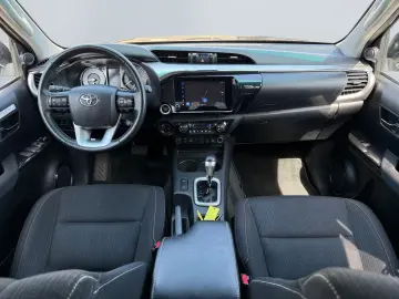 TOYOTA Hilux 2.4 D Double Cab Comfort AT  Navi CAM SHZ