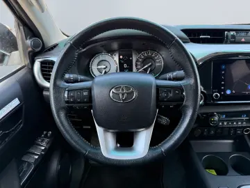 TOYOTA Hilux 2.4 D Double Cab Comfort AT  Navi CAM SHZ