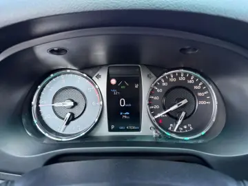 TOYOTA Hilux 2.4 D Double Cab Comfort AT  Navi CAM SHZ