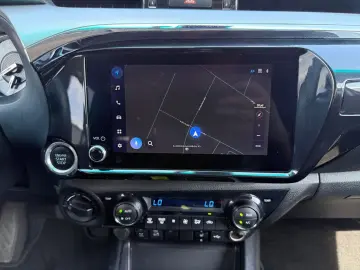 TOYOTA Hilux 2.4 D Double Cab Comfort AT  Navi CAM SHZ