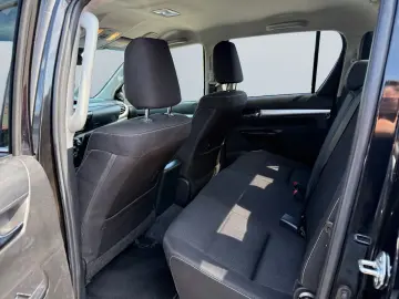 TOYOTA Hilux 2.4 D Double Cab Comfort AT  Navi CAM SHZ