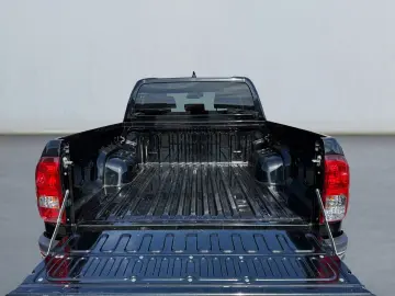 TOYOTA Hilux 2.4 D Double Cab Comfort AT  Navi CAM SHZ