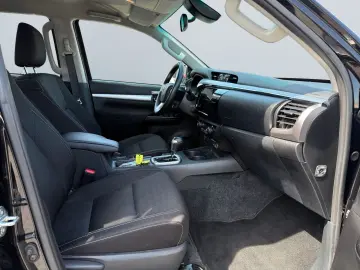 TOYOTA Hilux 2.4 D Double Cab Comfort AT  Navi CAM SHZ
