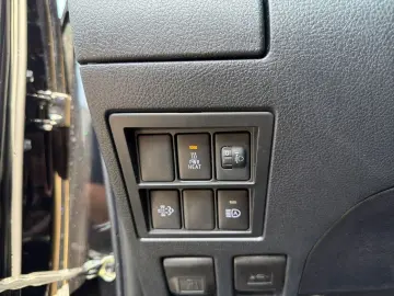 TOYOTA Hilux 2.4 D Double Cab Comfort AT  Navi CAM SHZ