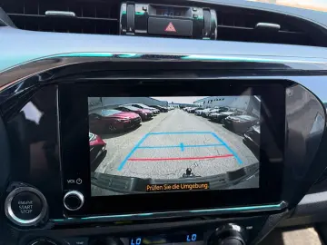 TOYOTA Hilux 2.4 D Double Cab Comfort AT  Navi CAM SHZ