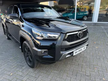 TOYOTA Hilux Double Cab Invincible 4x4 AUTOMATIK AHK