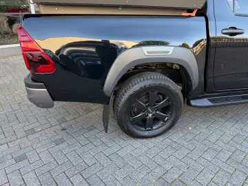 TOYOTA Hilux Double Cab Invincible 4x4 AUTOMATIK AHK