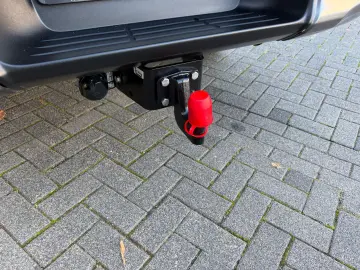 TOYOTA Hilux Double Cab Invincible 4x4 AUTOMATIK AHK