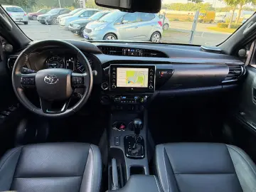 TOYOTA Hilux Double Cab Invincible 4x4 AUTOMATIK AHK