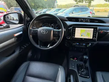 TOYOTA Hilux Double Cab Invincible 4x4 AUTOMATIK AHK