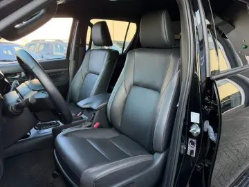 TOYOTA Hilux Double Cab Invincible 4x4 AUTOMATIK AHK