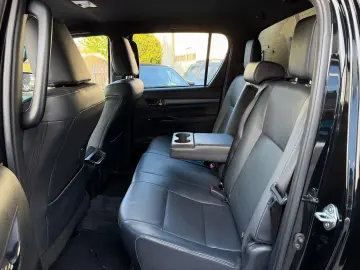 TOYOTA Hilux Double Cab Invincible 4x4 AUTOMATIK AHK