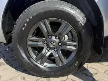 TOYOTA Hilux 2.4 D-4D Double Cab 4x4 Rückfk. SHZ Klima