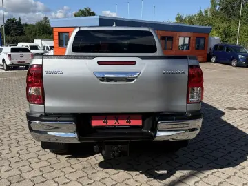 TOYOTA Hilux 2.4 D-4D Double Cab 4x4 Rückfk. SHZ Klima