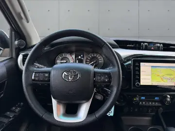 TOYOTA Hilux Double Cab Comfort 4x4