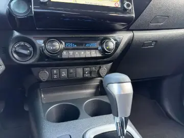 TOYOTA Hilux Double Cab Comfort 4x4