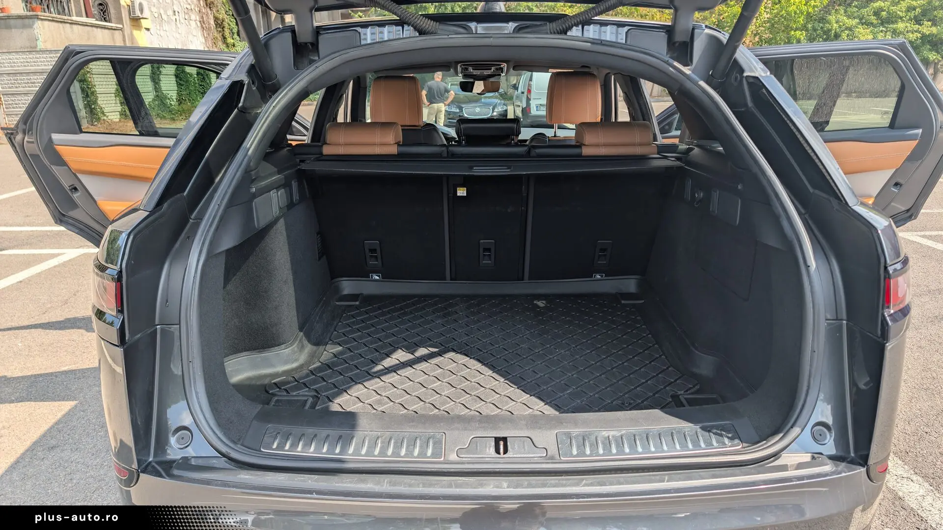 Range Rover Velar 3.0 V6 D300 R-Dynamic SE  300 CP  4x4