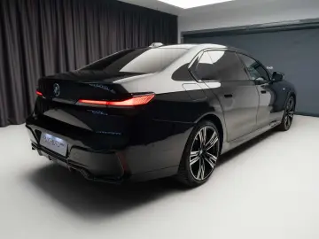 BMW 740d xDrive M Sport Pro  Individual  Faruri Crystal  B&W