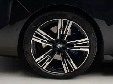 BMW 740d xDrive M Sport Pro  Individual  Faruri Crystal  B&W