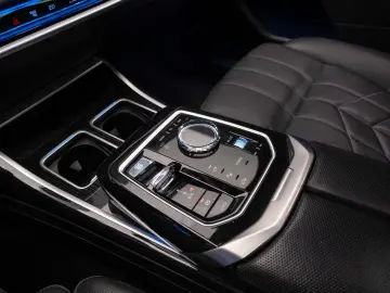 BMW 740d xDrive M Sport Pro  Individual  Faruri Crystal  B&W