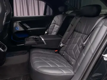 BMW 740d xDrive M Sport Pro  Individual  Faruri Crystal  B&W