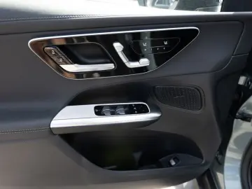 MERCEDES-BENZ GLC 300 de 4M AMG-Sport Technik Pano AHK Distr